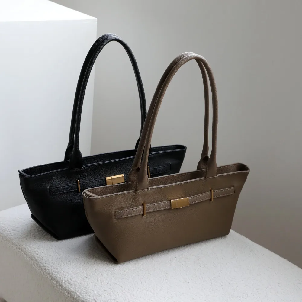 

Niche Simple Commuter Shoulder Portable Minimalist and Lightweight Underarm Bag Design, Fashionable and Versatile Unique Texture