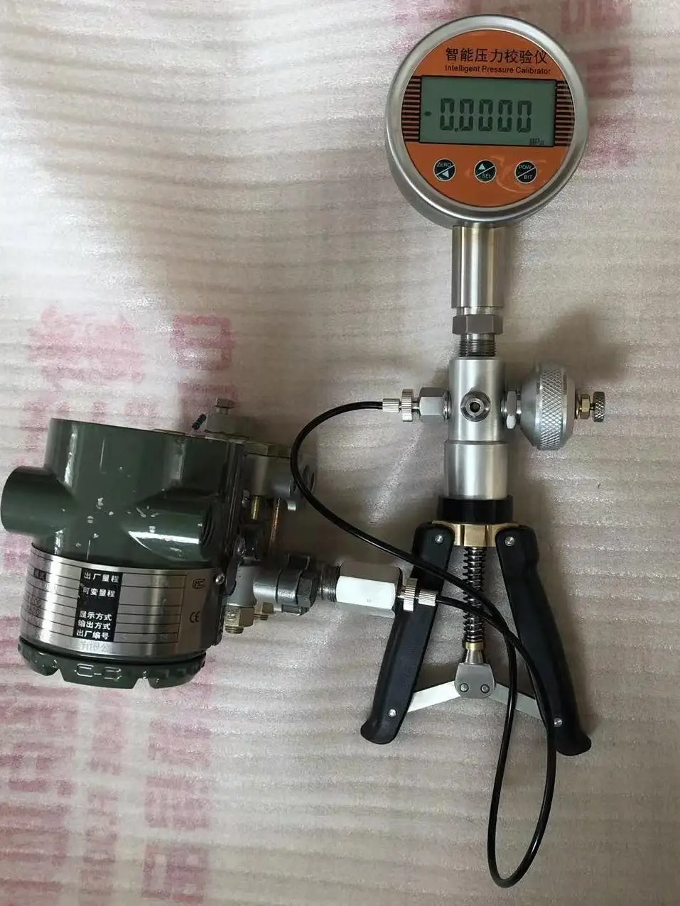 ZC-PVC211 hand clamp type marine hand operation pressure calibrator source pump portable calibration liquid pressure