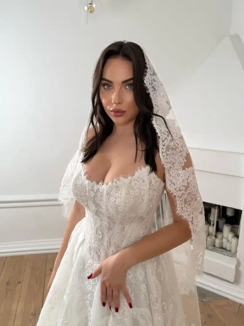 Kyoto Customized Strapless Exquisite Lace Appliques Wedding Dresses Side Hight Split Robe de mariée Court Train Corset Formal