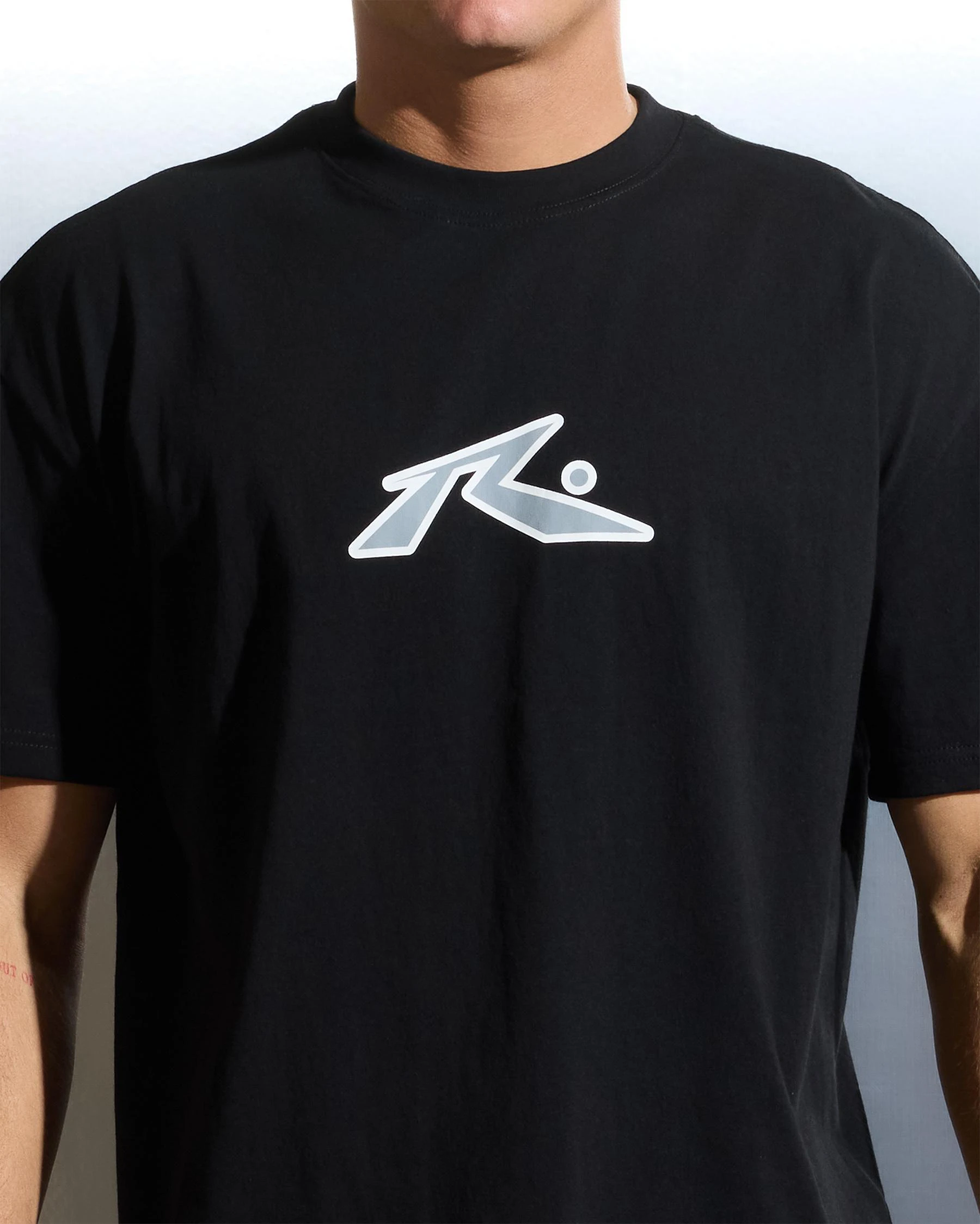 T-Shirt Bianca Moderna con Log - Streetwear Brand Logos recensione e prezzo