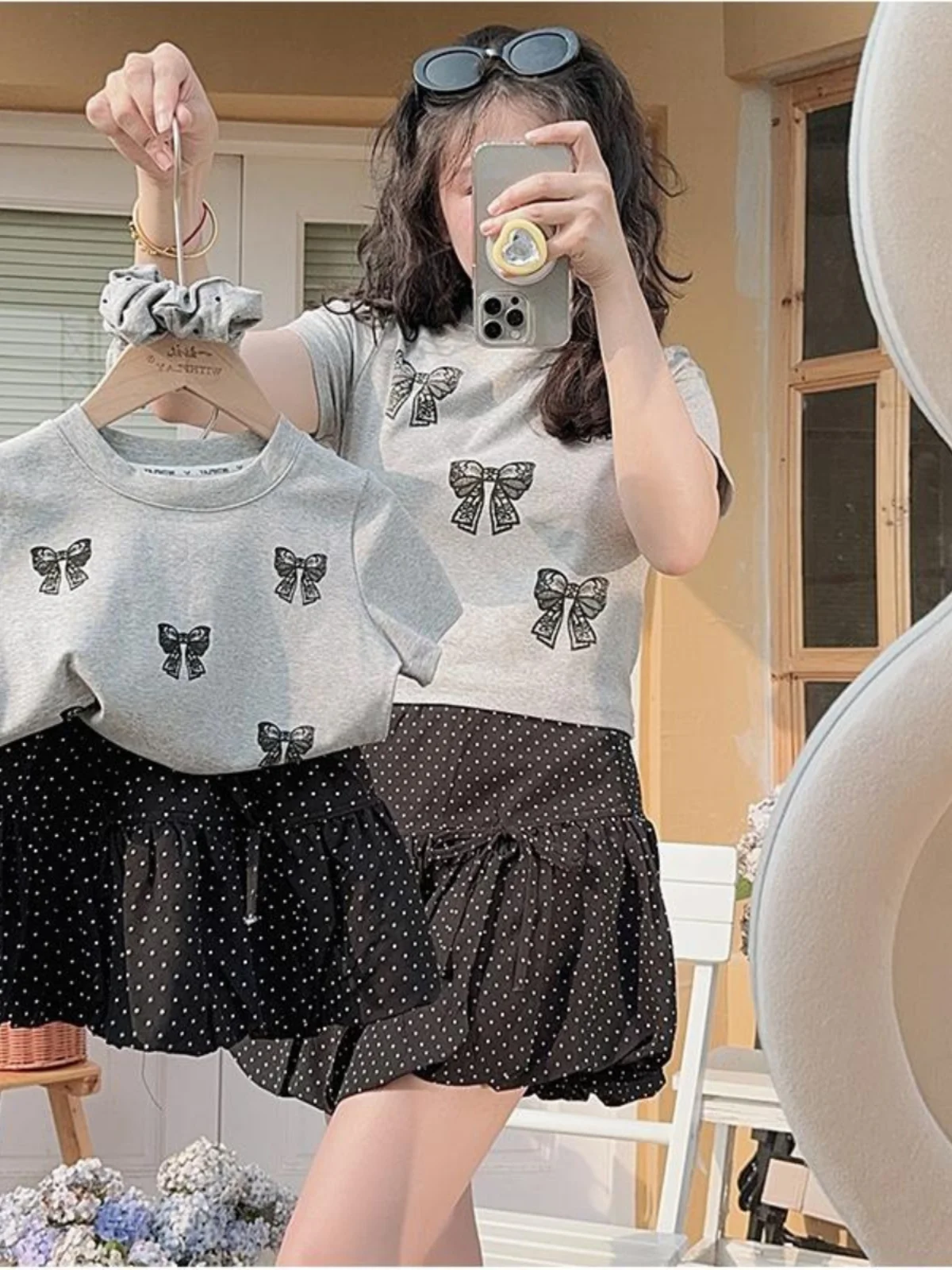 Vestido de Verão para Meninas com Estilo Doce e Laço Borboleta 2024, Conjunto Mãe e Filha em Algodão com Saia de Renda