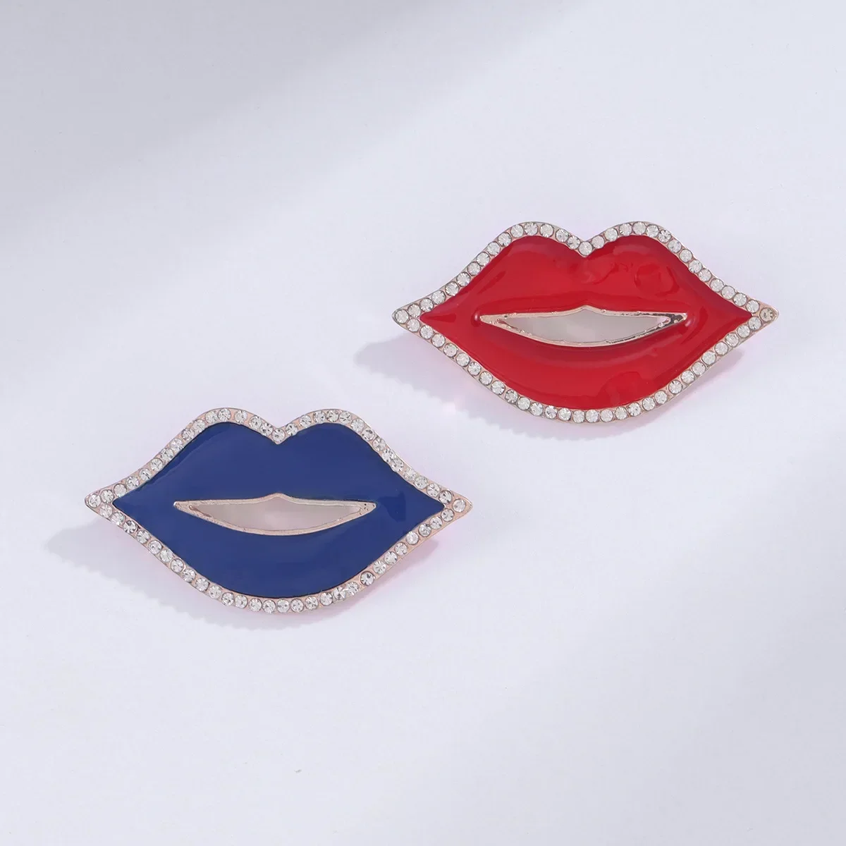 1Pc Creative Lip Brooch for Men Women Funny Red Lips Blue Lips Brooches Pins Clothing Accessories Gifts 2026 Cool Thing