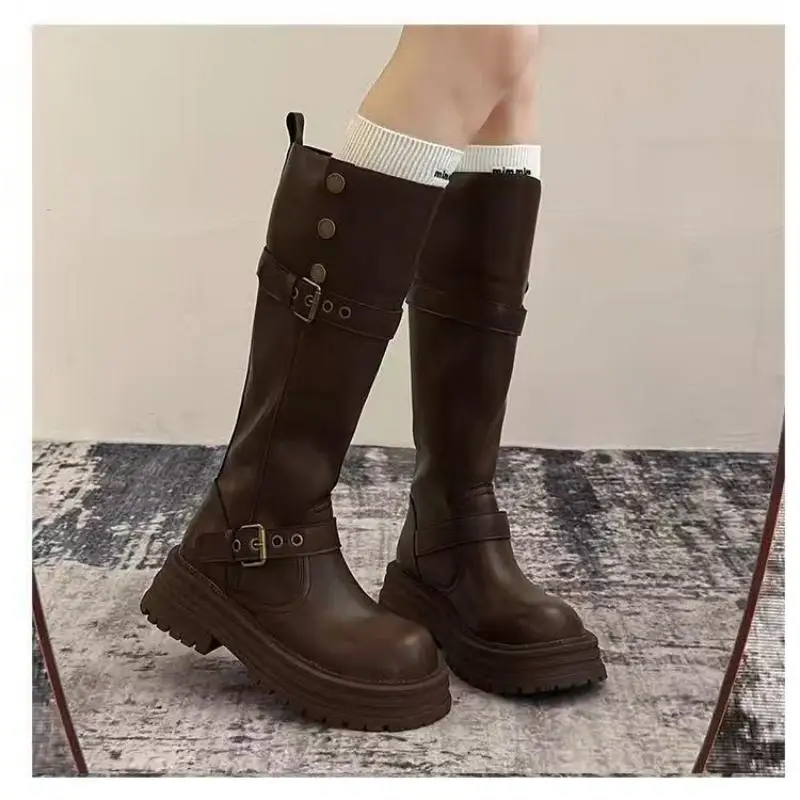 Damen Kniehohe Stiefel zum Umklappen Klobige Plateau Schnallenriemen Motorrad Reitstiefel Retro Punk Wadenlange Schuhe Herbst Winter Neuheiten Modische Bequeme Stiefeletten – Detail 1