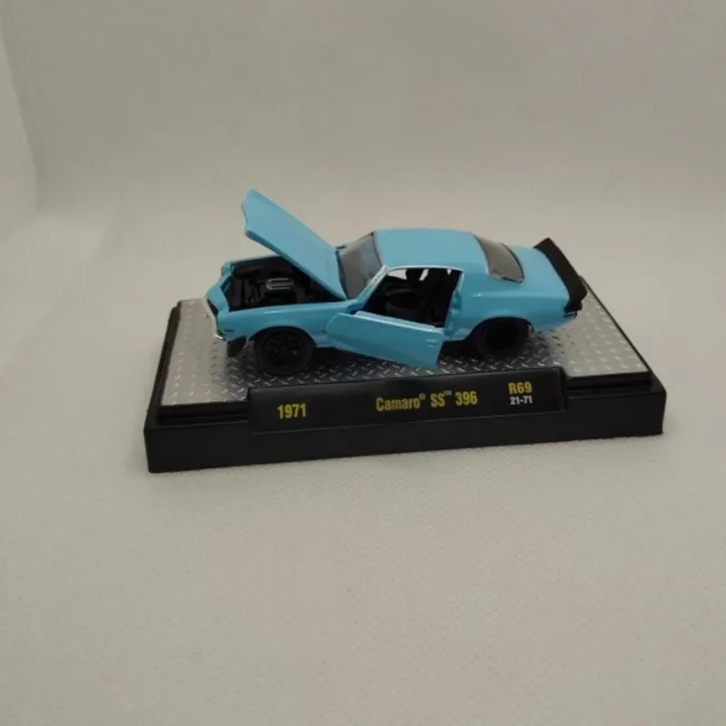 M2 Diecast 1/64 Bilancia 1971 Camaro ss 396 e 1967 Nova's Gasser Simulazione in lega Modello di auto Collezione statica Regalo souvenir