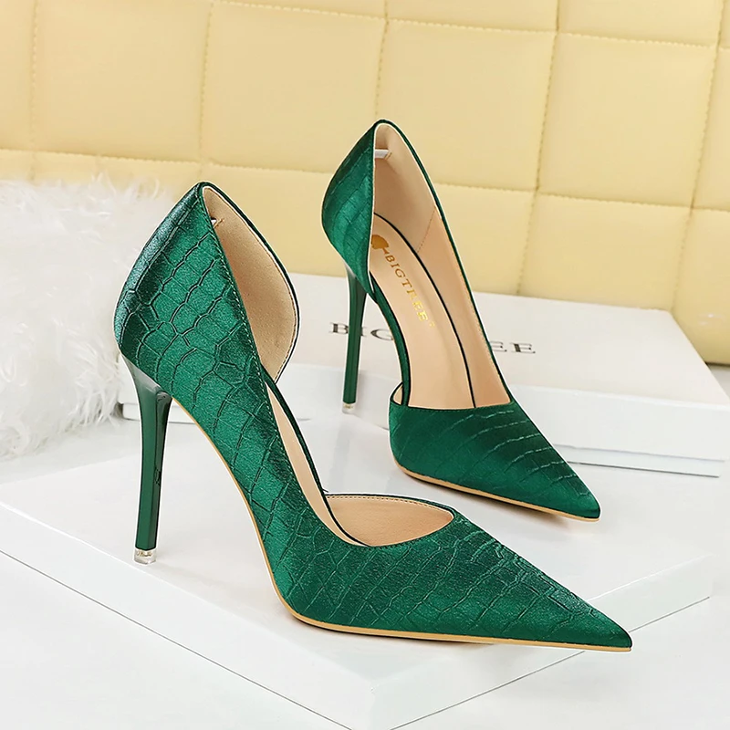 ZOOKERLIN Fashion Banquet High Heels Shoes For Women Retro Stone Patterned Silk Satin Hollow Women's Pumps Stiletto Solid Color