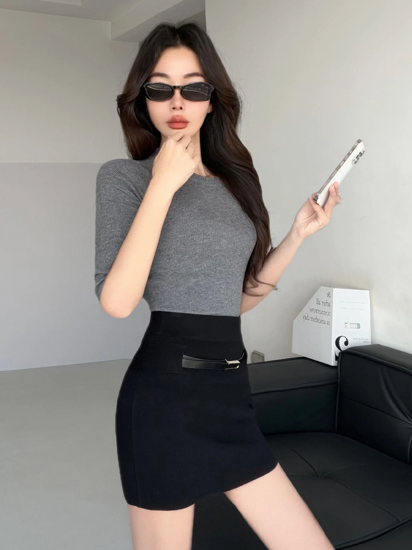 Slimming Two-Piece Set round Neck Top And Bodycon Skirt High Waist Metal Decoration Fashionable Spring Outfit for Women