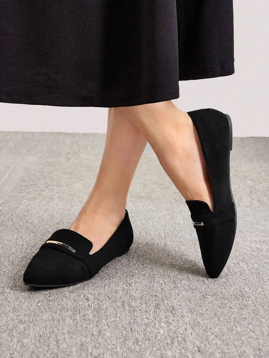 

Pointed-toe white loafers, lightweight for summer vacation and back-to-school casual daily wear.