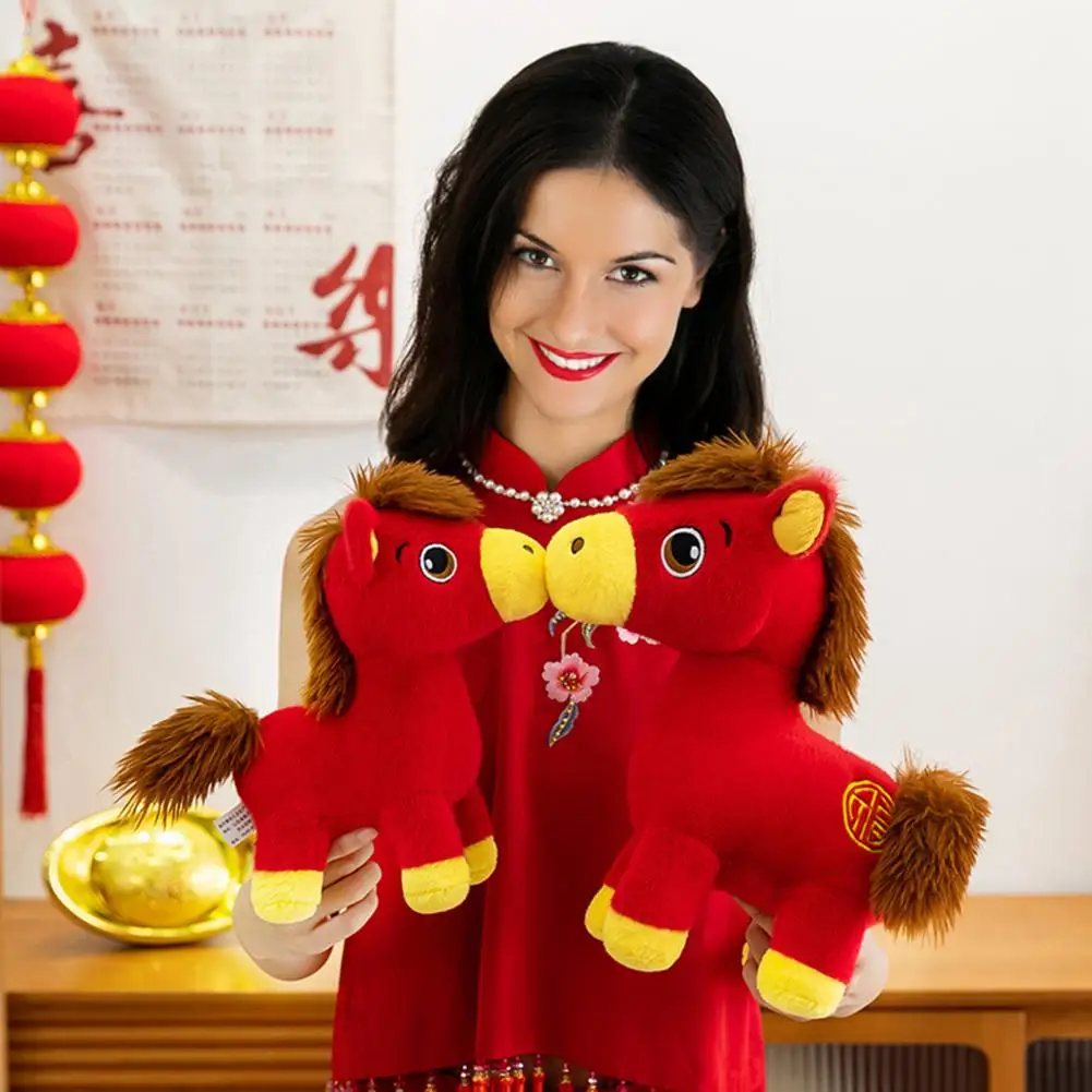 

Год Лошади Подарок Зодиака Традиционное Мастерство Лошадь Кукла Год Лошади Символ Настольное Украшение с PP для Дома на Год