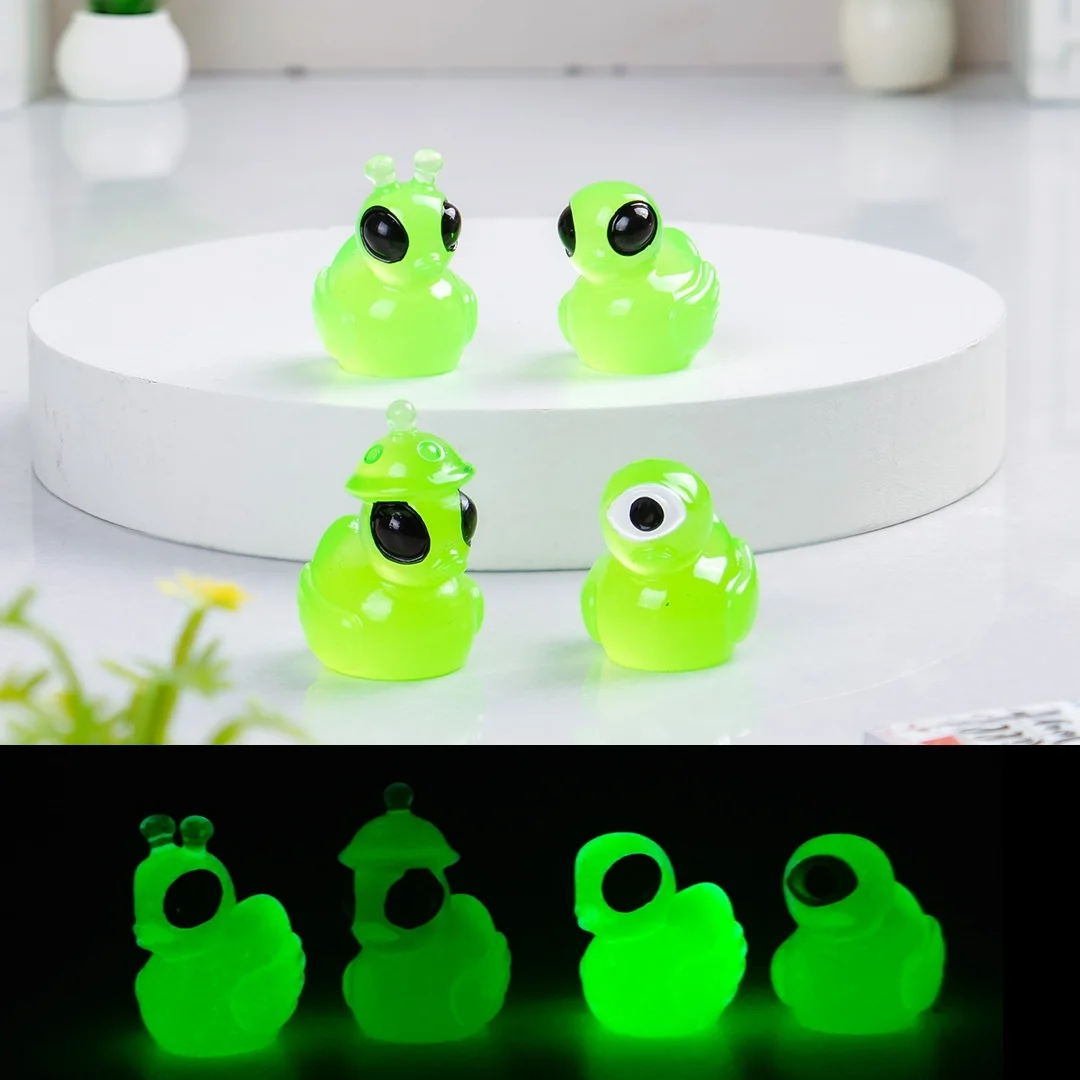 4PCS Random Resin Alien Duck Figurines Cute Miniature Ornaments Home Decoration DIYCraftAccessories for Micro Landscape Decor
