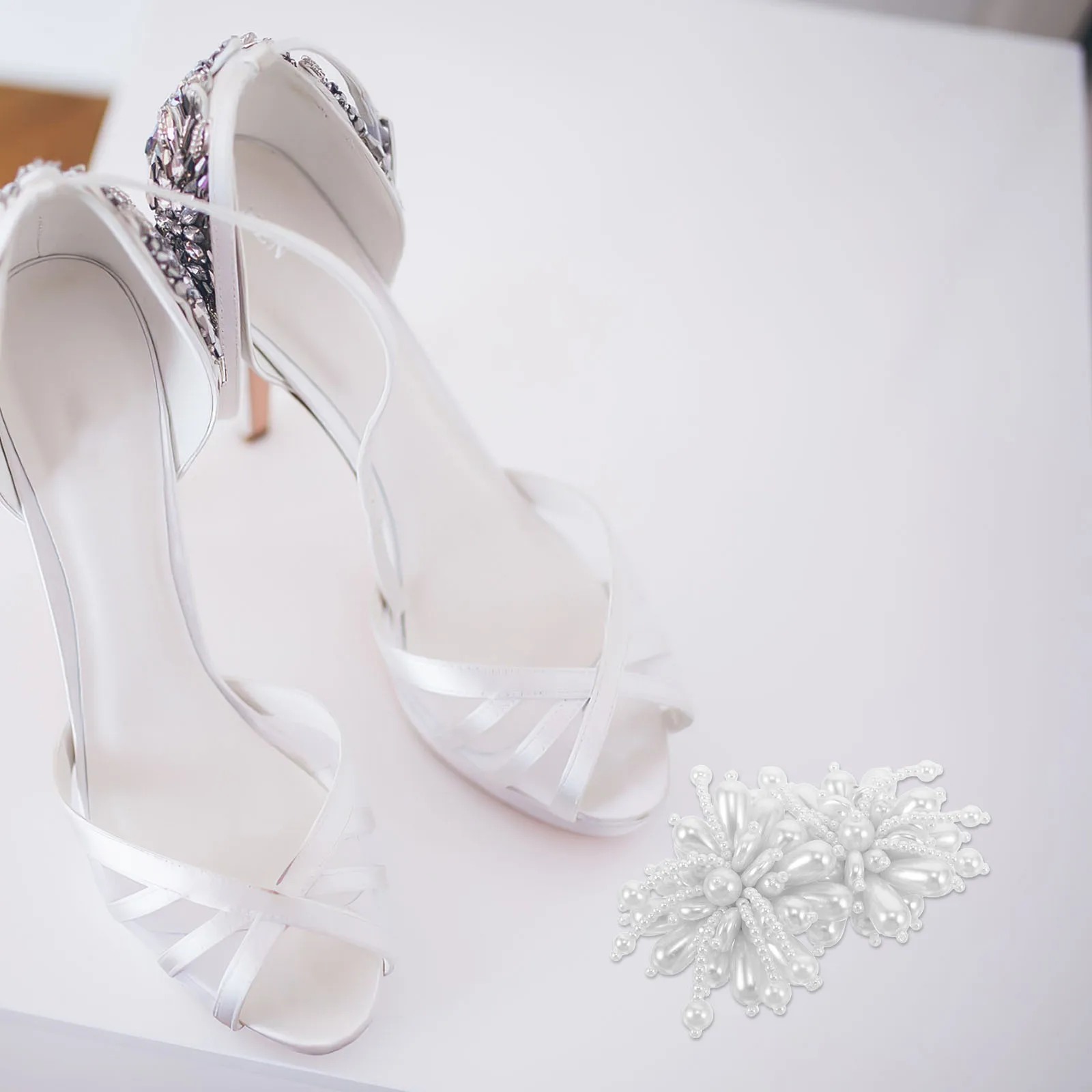 

2 Pcs Pearl Shoe Flower Decorations Clip Embellishments White Plastic Detachable Clips