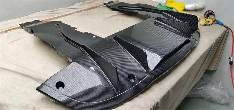 V style carbon fiber rear diffuser for McLaren 720s coupe body kit small rear lip surrounding