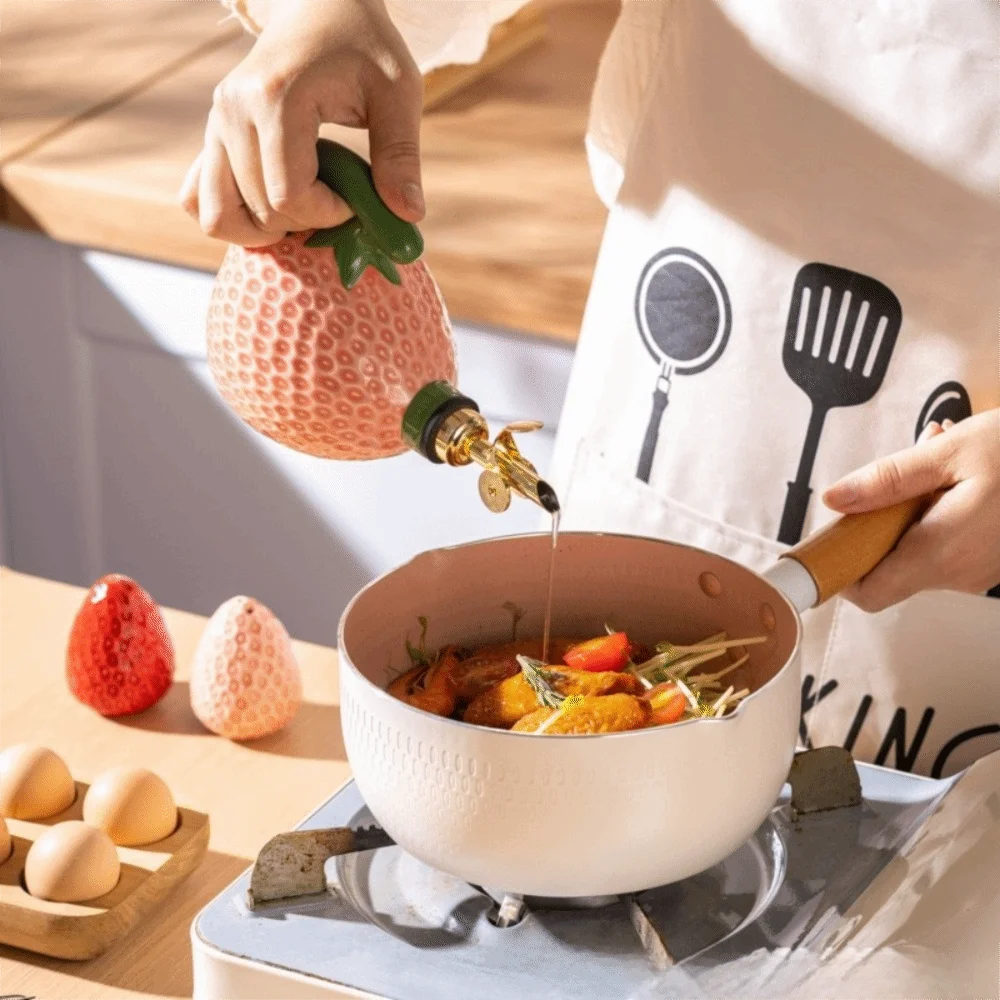 

Creative Ceramic Strawberry Seasoning Jar Cartoon Japanese Style Oil Bottle with Lid Vinegar Dispenser Sugar