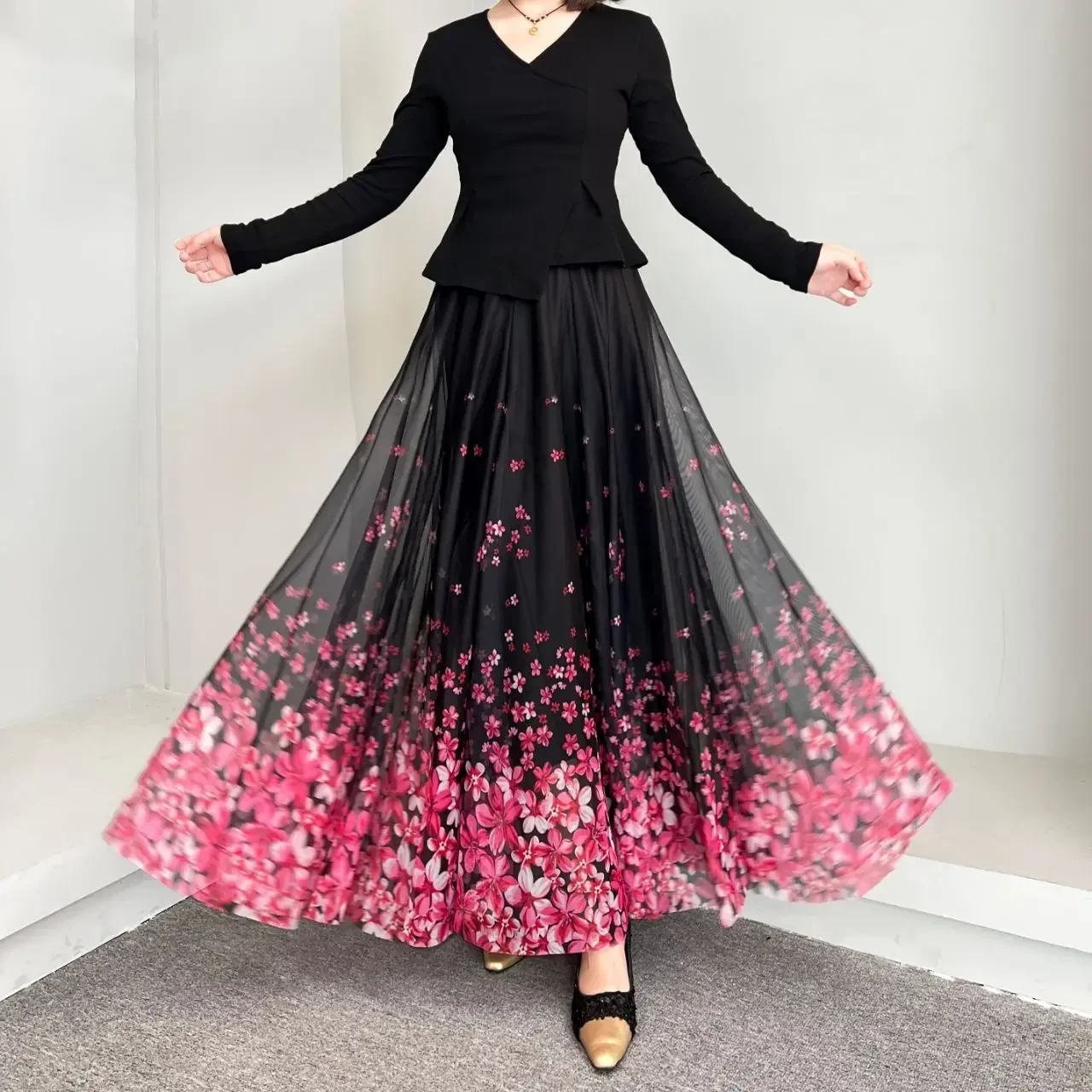 春らしいスリムなメッシュスカート、ダンススカート、裾が広がったデザイン、体型をカバーする、ミモレ丈、都会的なスタイル、その他の素材、コスチューム。
