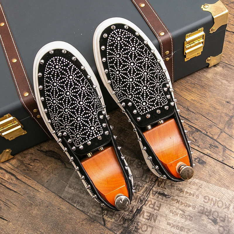 Loafers Shoes Men Suede Flat Bottom Comfortable Breathable Youth Personality Nightclub Sequins Rivet Trendy Casual Shoes