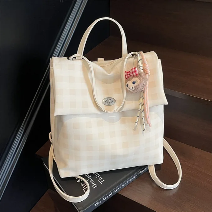 

Модная большая сумка для женщин. Дизайнерская роскошная сумка через плечо. Стильная сумка с плечевым ремнем-цепочкой и просторным интерьером.