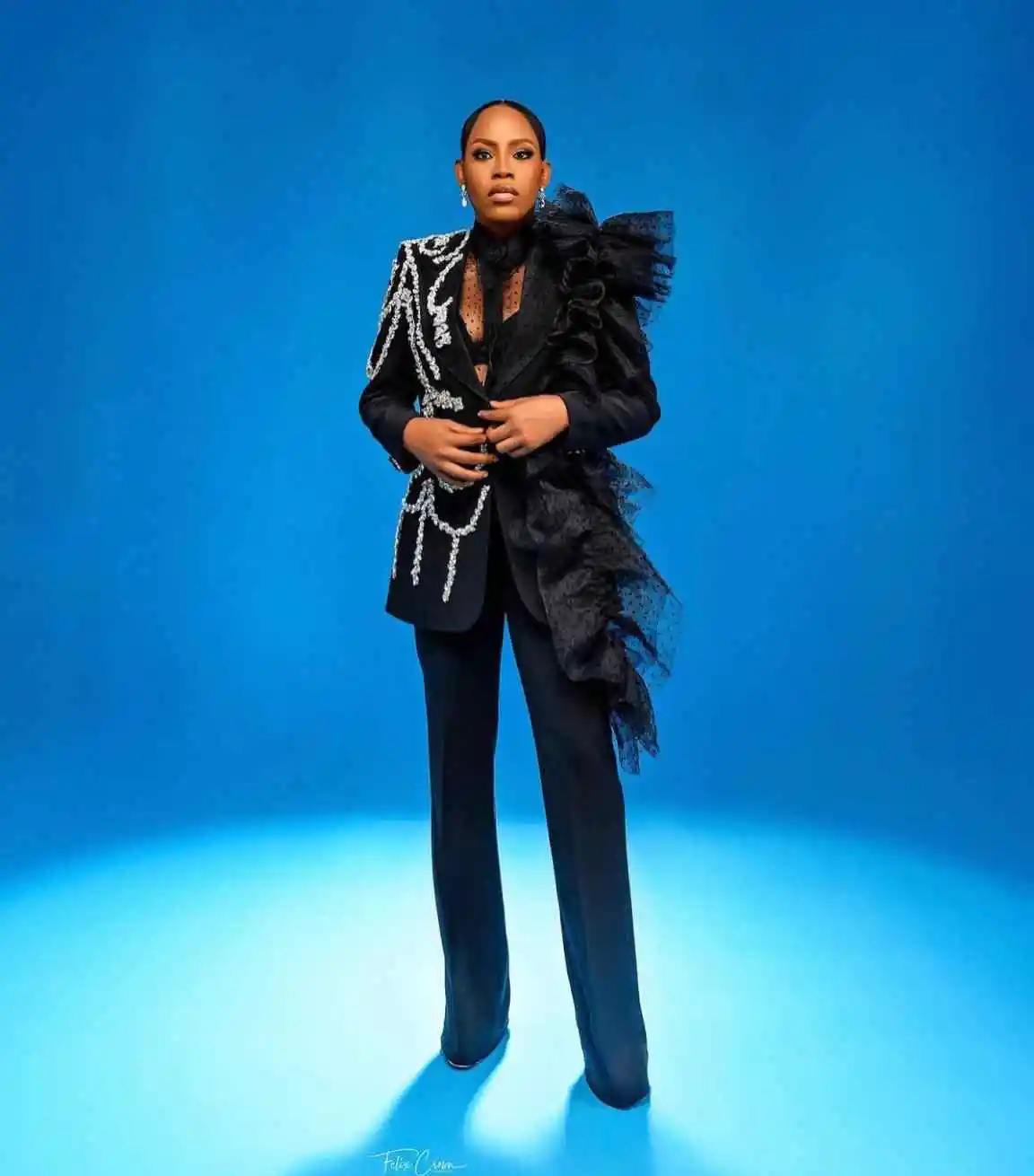 Customized Luxury Diamond 2 Piece Set Single Breasted Women Suits Simple Beads Notched Lapel Plus Size Luxury Women Blazer