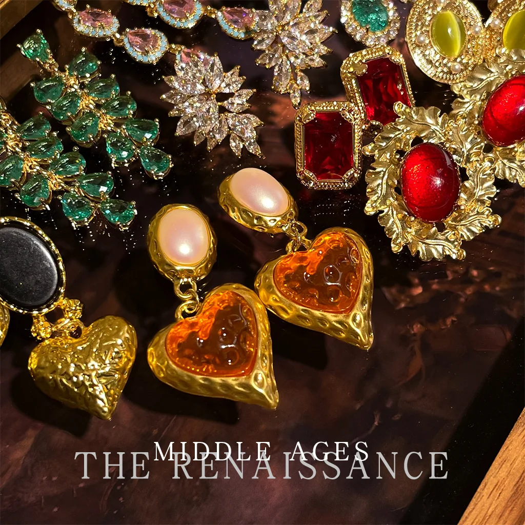 

Baroque Exaggerated Pearl Rhinestone Earrings Women Girls Flower Luxury Ear Clips Lady Retro Palace Crystal Jewerly Earring Gift