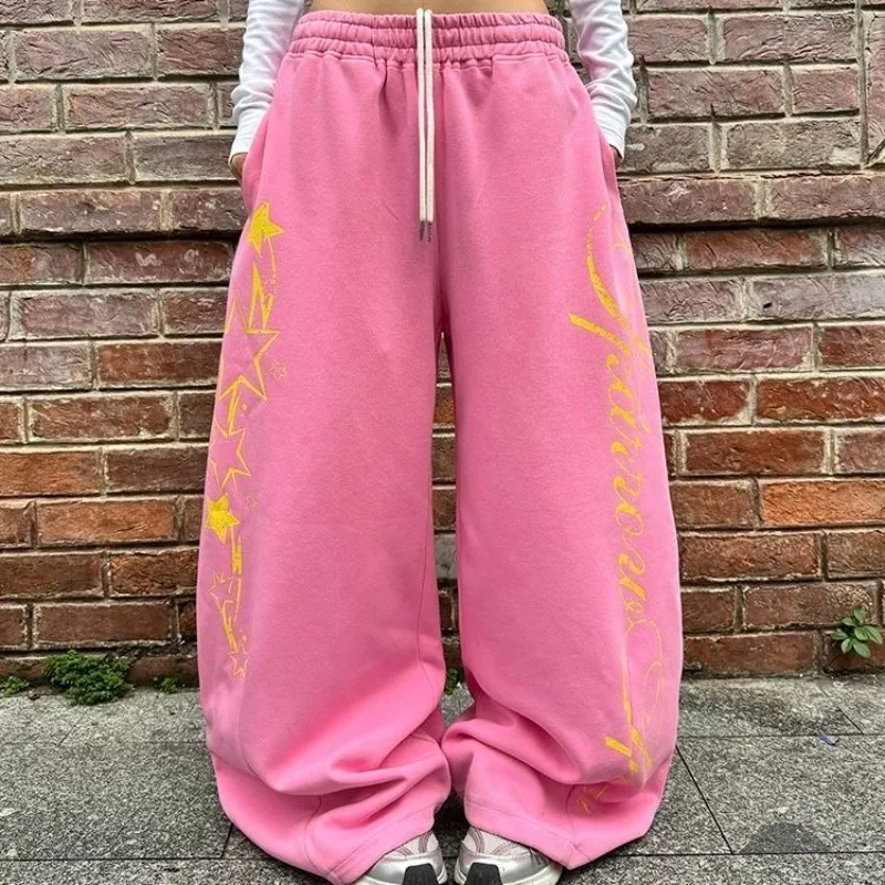 ดีปทาวน์ พิงค์สตาร์กราฟิกพิมพ์ผู้หญิงกางเกงขากว้างจ๊อกกิ้งอเมริกันเรโทรตรงกางเกงวอร์มแบ็กกี้ฮิปฮอปกางเกงลำลอง