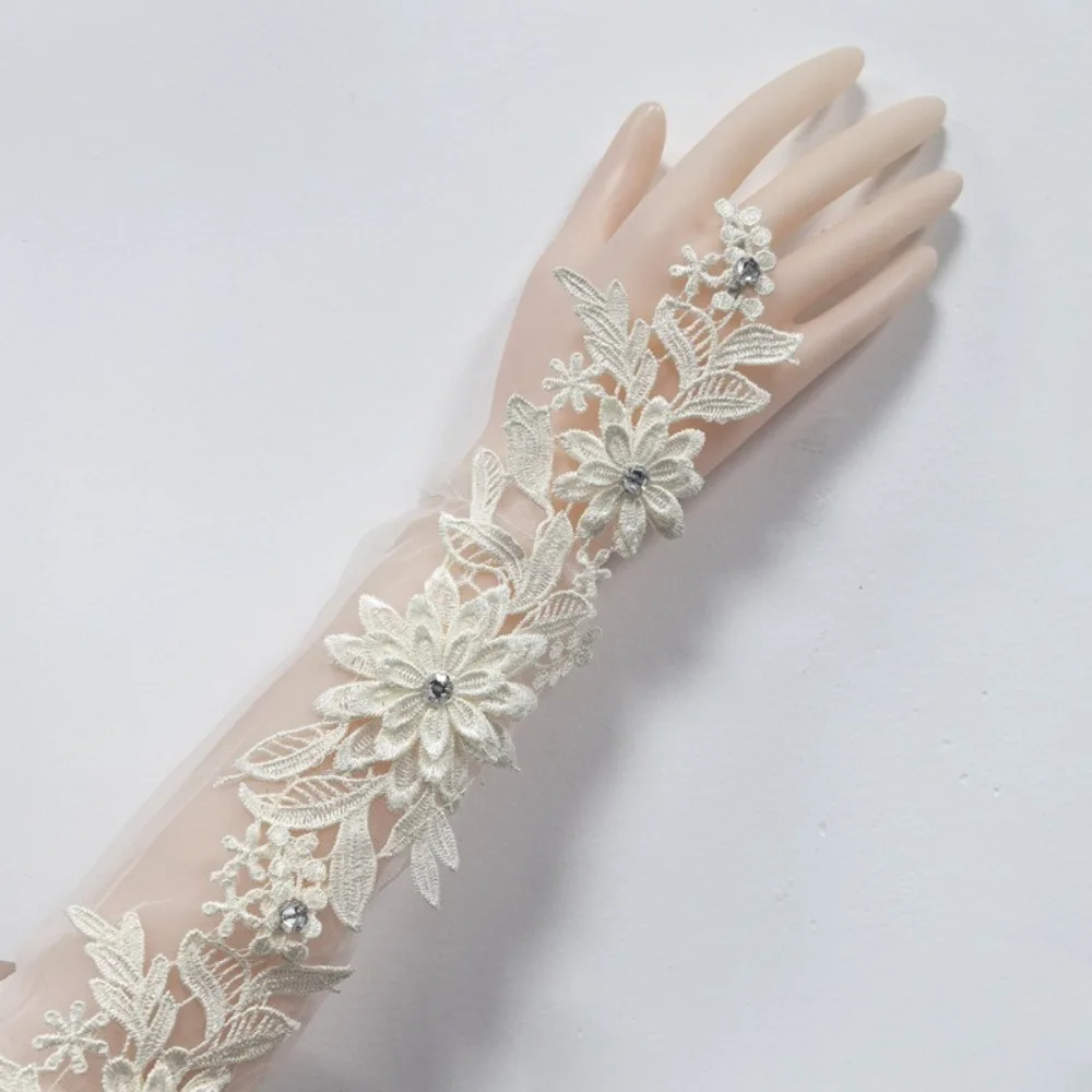 New Lace Embroidery Bridal Gown Mittens Long Pearl Banquet Gloves Hollow Out Diamond Evening Prom Decor Party