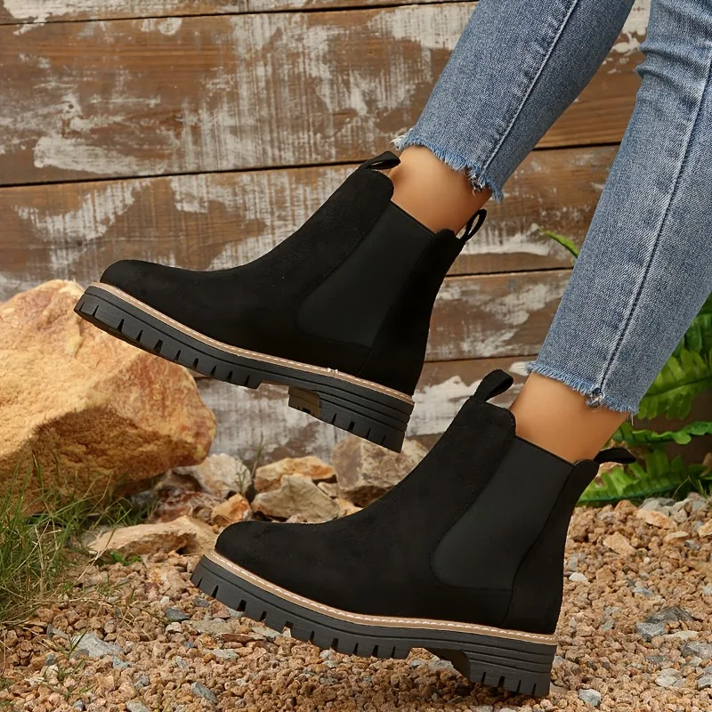 

High Quality Thick Soled Non Slip Boots Fashion and Casual Round Toe Plus Size Trendy Shoes, Suitable for Commuting and Banquets