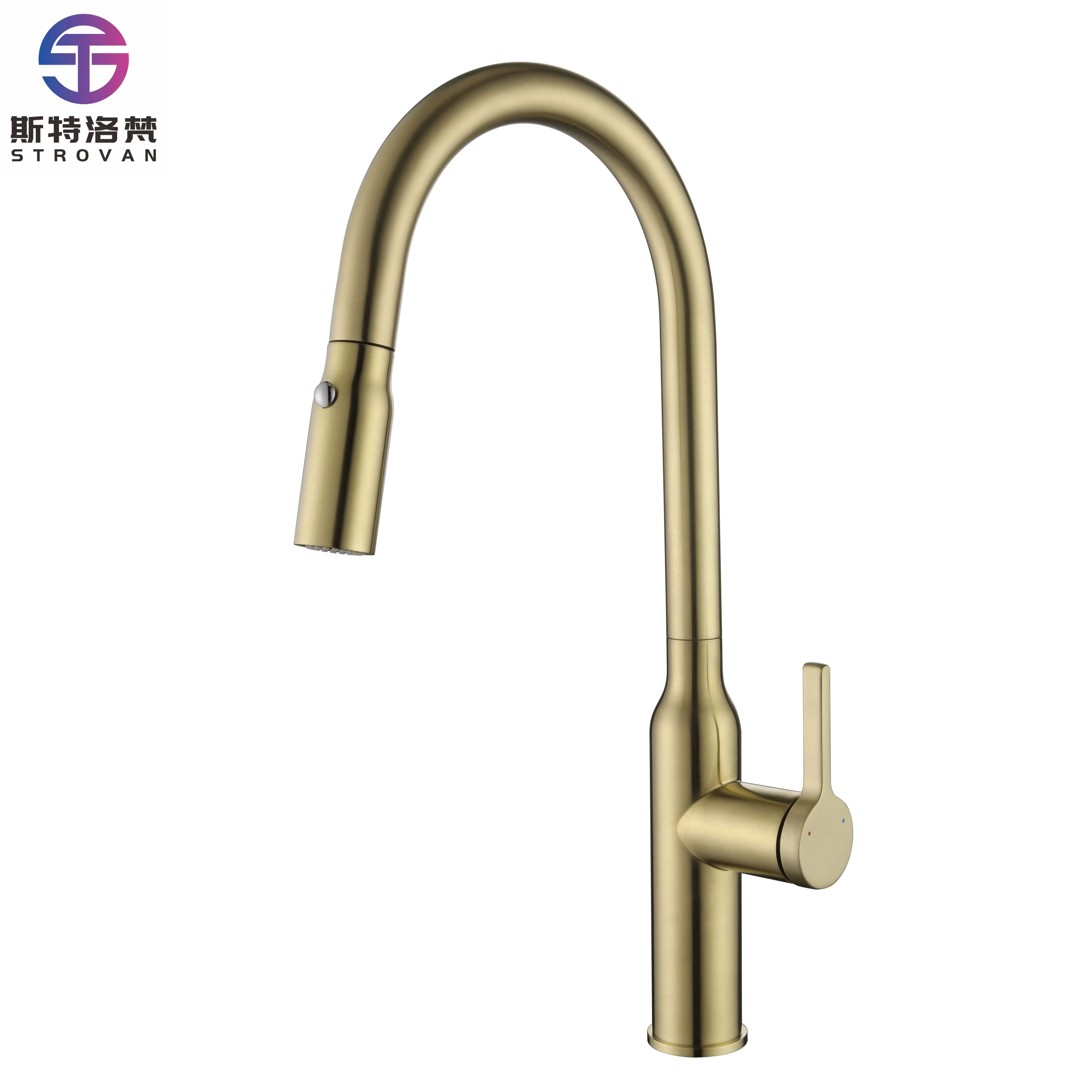 Grifo de cocina de latón de lujo con diseño elegante con proporciones perfectas para combinar con cualquier estilo de cocina