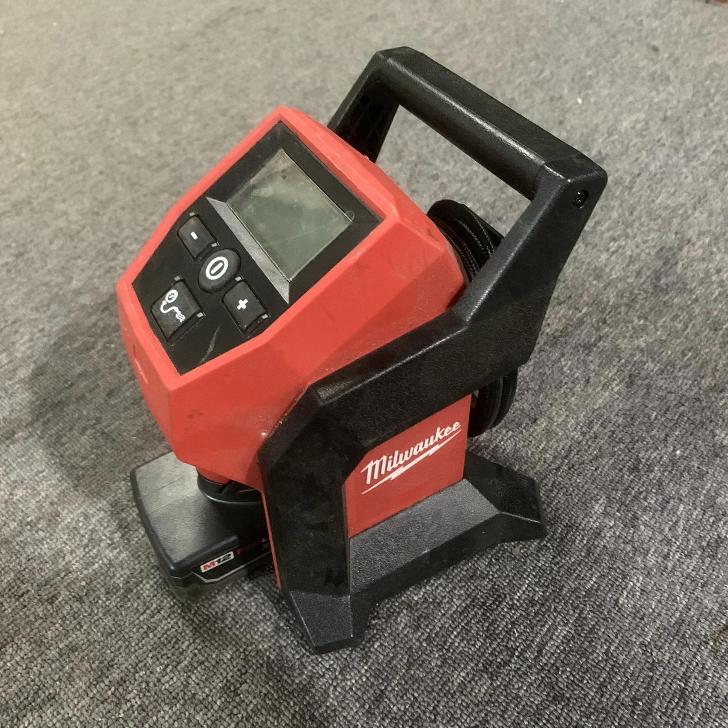 

Milwaukee 2475-20 M12 12V 120 PSI Cordless Compact Tire Inflator - Contains 6.0AH battery second-hand