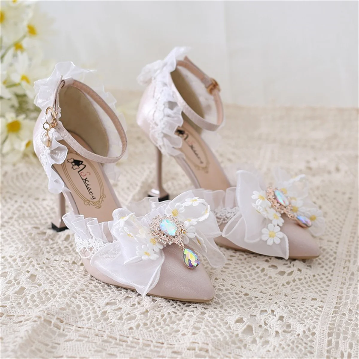 Retro French Style Lolita Elegant Flower Wedding Cosplay Girl Shoes Pointed Lace Flower Bow Gemstone 5-8cm High Heel Shoes