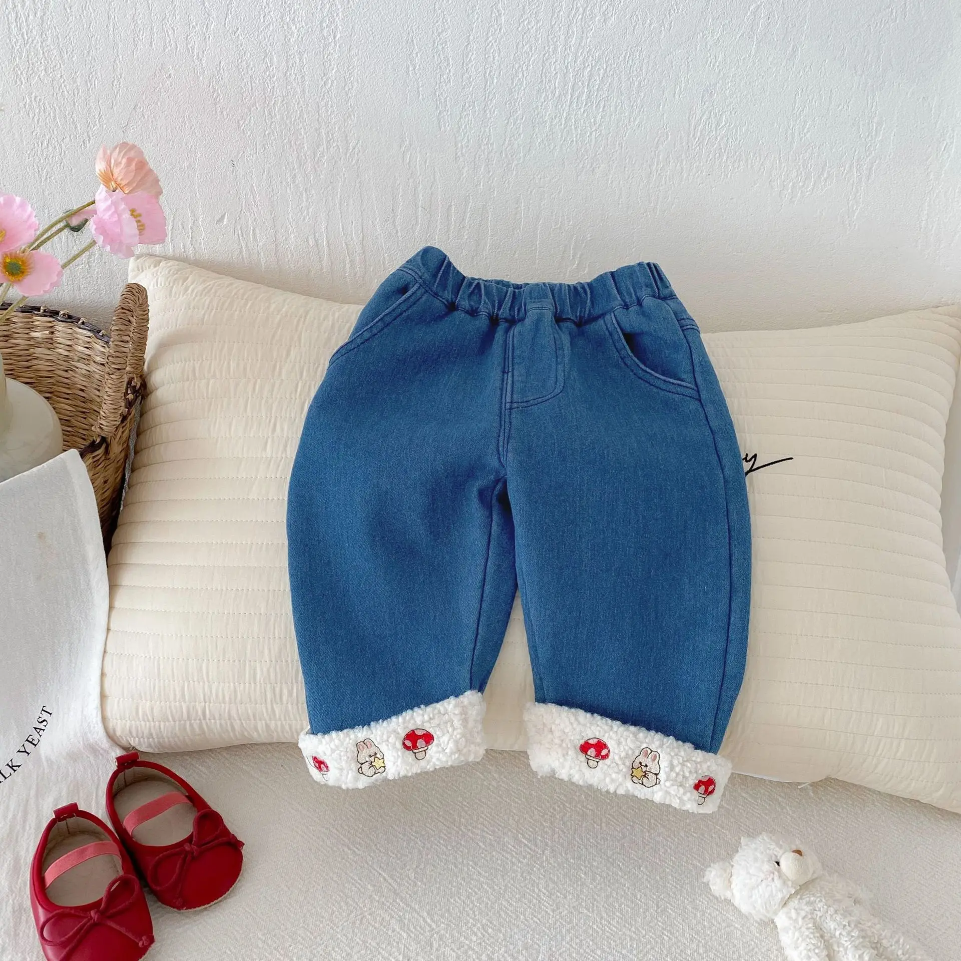 Girls plus velvet jeans 0-5 years old winter Korean children's wear baby cute slacks children.