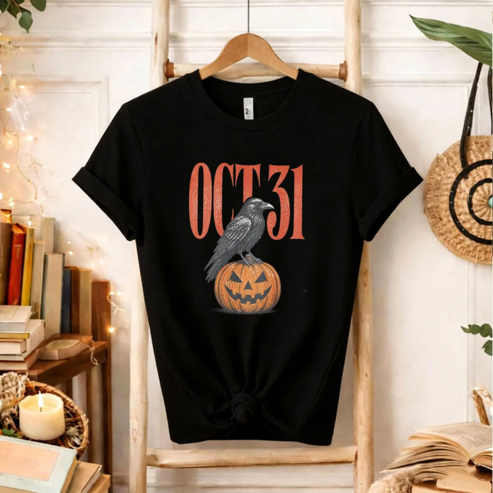 Oct 31 Halloween Graphic T‑Shirt Men Women Retro Crow Raven on Pumpkin Jack‑o‑Lantern Print Crew Neck Spooky Holiday Party Tops