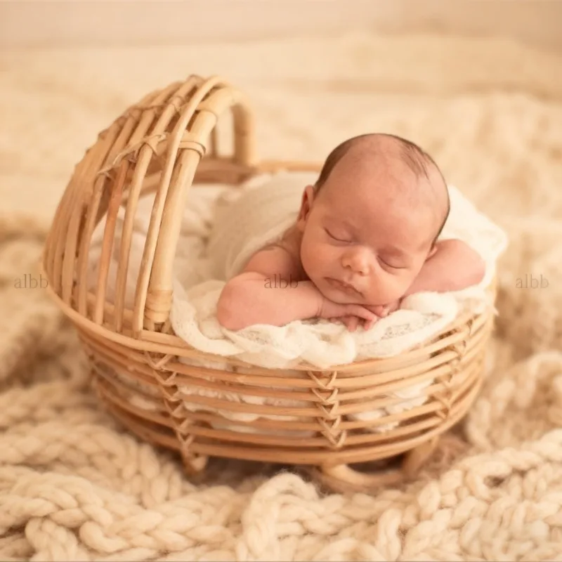 Puntelli per fotografia professionale per neonato in rattan retrò Cestino per bambini Culla in rattan Mobili per fotografia essenziali Strumento da studio 1 pezzo