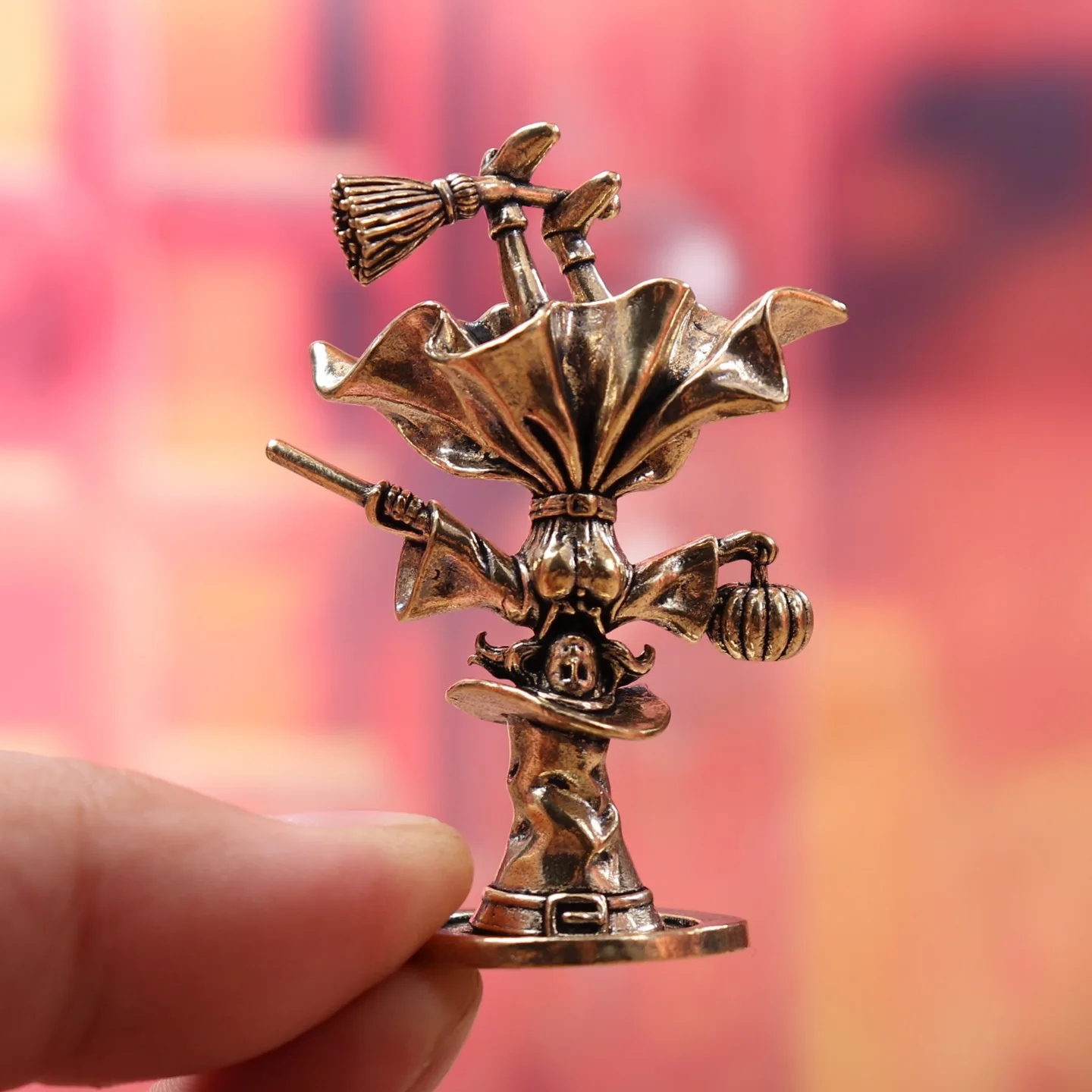 1 Piece Pure Brass Inverted Witch Broom Magic Witch Hat Trick Witch Retro Decoration Desktop Craft Ornament