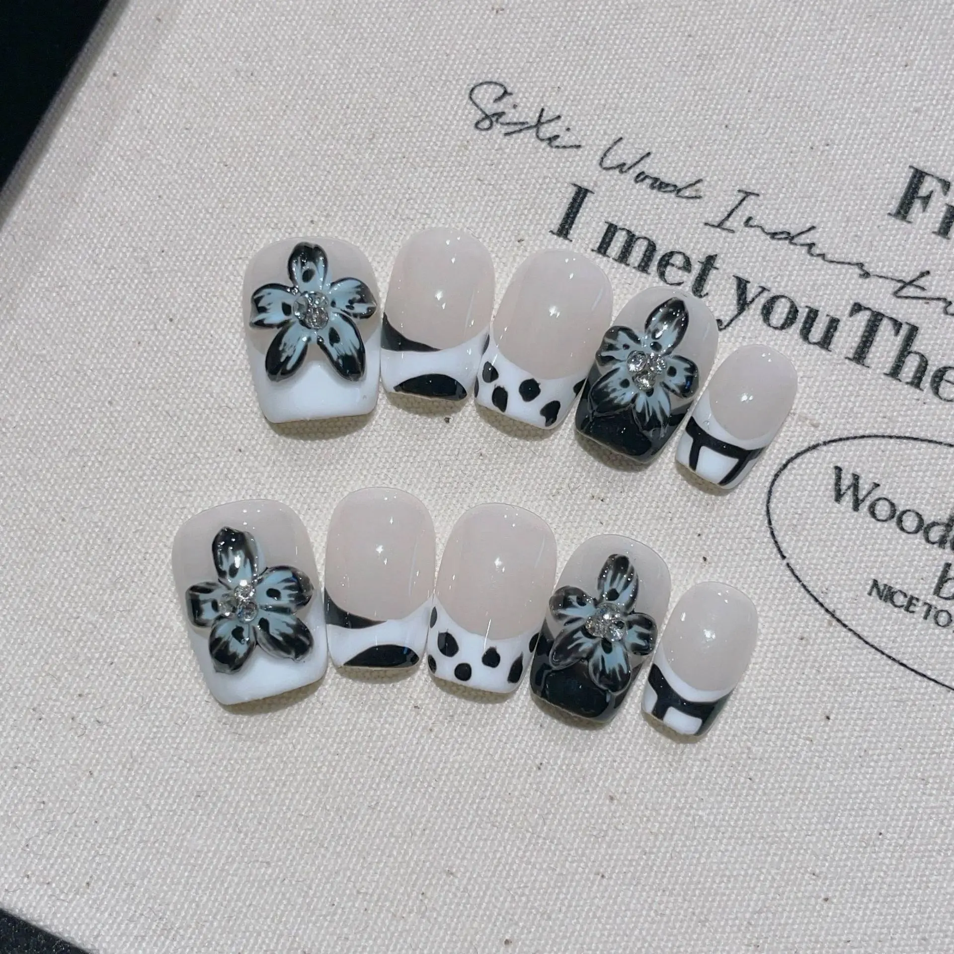 10pcs Butterfly Flower Fake Nails Medium Coffin False Nails Pearl Gradient Press on Nails French Nail Art Sweet Cool Nail Tips view 2
