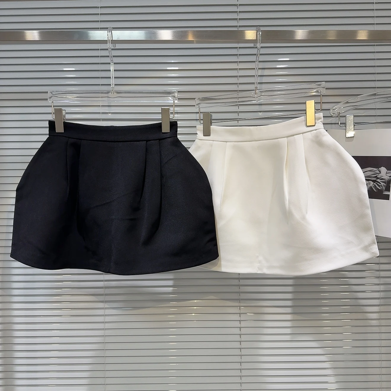 

2025 Summer New Temperament Sweet Pleated Three-dimensional Design Tutu Skirt, Ladies Short Umbrella Skirt, White Black Color