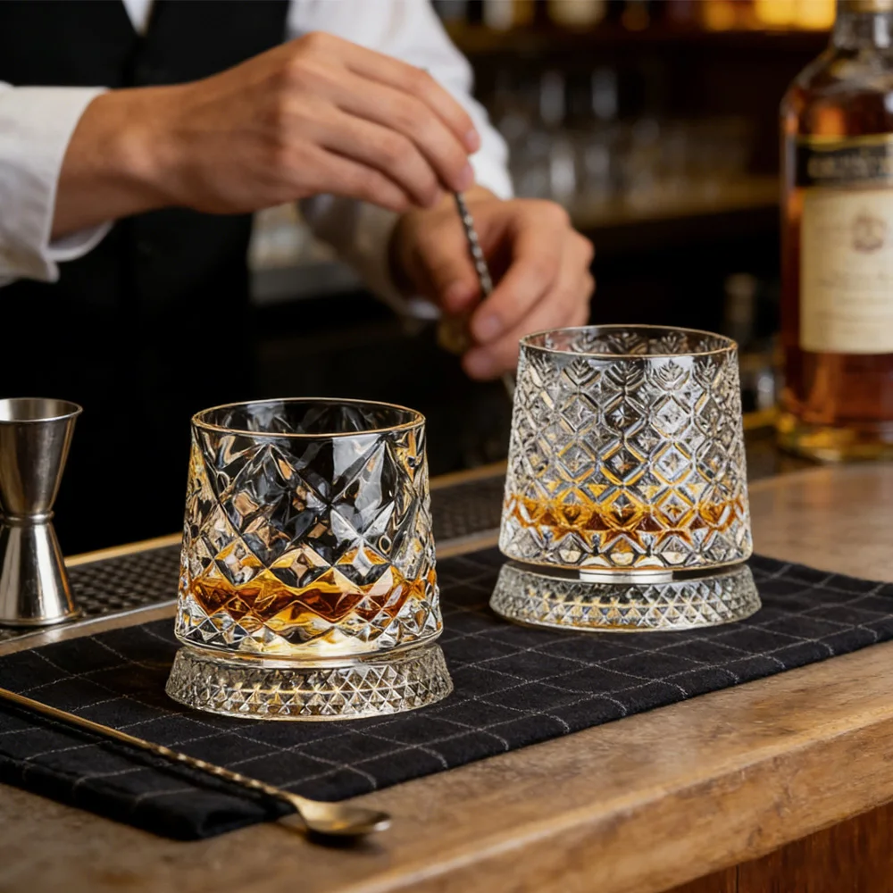 

1pc 360° Rotating Whiskey Glass with Base Crystal Tumbling Drinking Glass for Home Bar Cocktail Gathering