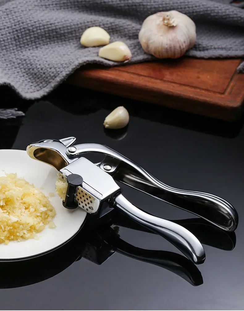

Squirrel Shaped Garlic Press Professional Zinc Alloy Garlic Crusher Mincer with Ergonomic Handle Rust Proof Easy Squeeze