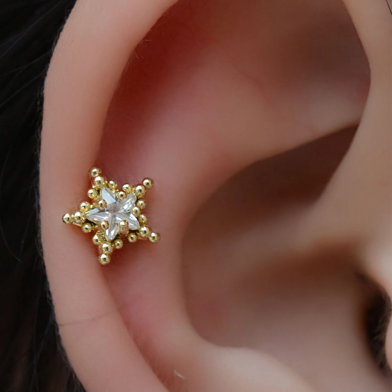 1 Stück Edelstahl-Knorpelstecker-Ohrringe, hypoallergen, zierlicher flacher Helix-Tragus-Piercing-Schmuck für Damen – Detail 8