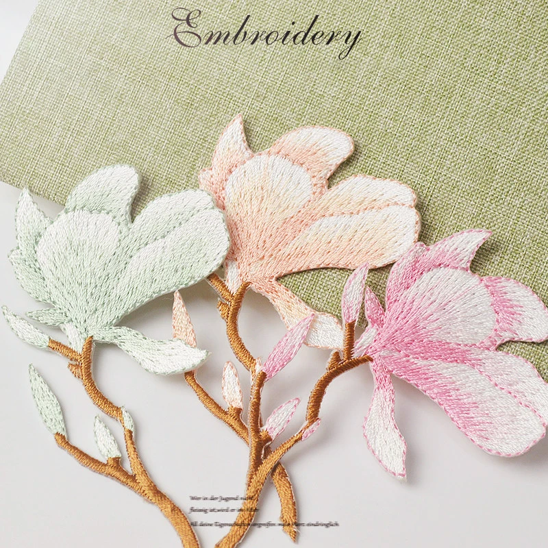 Einteiliger Frischer Symmetrischer Magnolien-Stickerei-Aufnäher, Chinesischer Stil Applikation für DIY Kleidung Taschen Schmuckboxen Dekoration