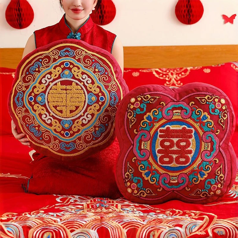 

Chinese Red Embroidery Throw Pillow Chinese Traditional Wedding Room Decorative Pillow Engaged Bedding Layout Decor Cushion
