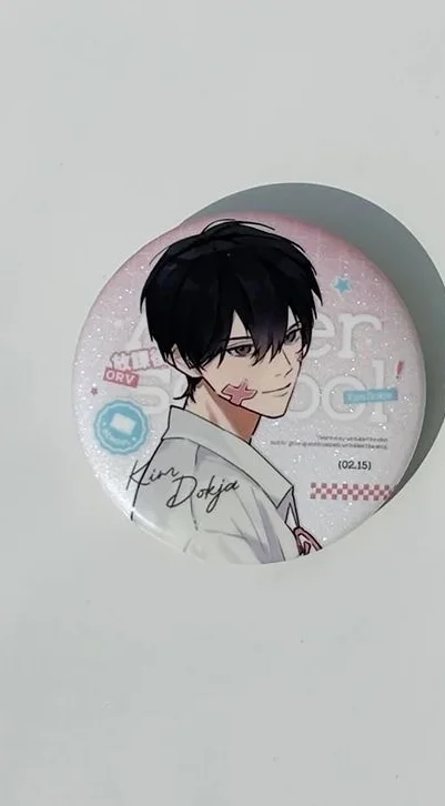 From the perspective of an omniscient reader, this 58MM badge brooch is a great decoration for friends and girlfriends