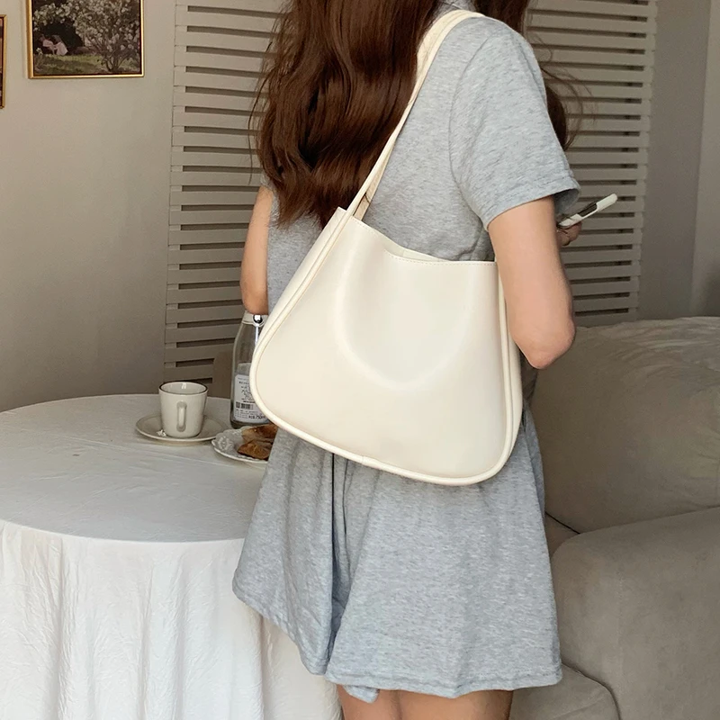 Simple And Casual New Popular PU Leather Versatile Shoulder Underarm Bag Small Fresh Solid Color Bear Pendant Handbag