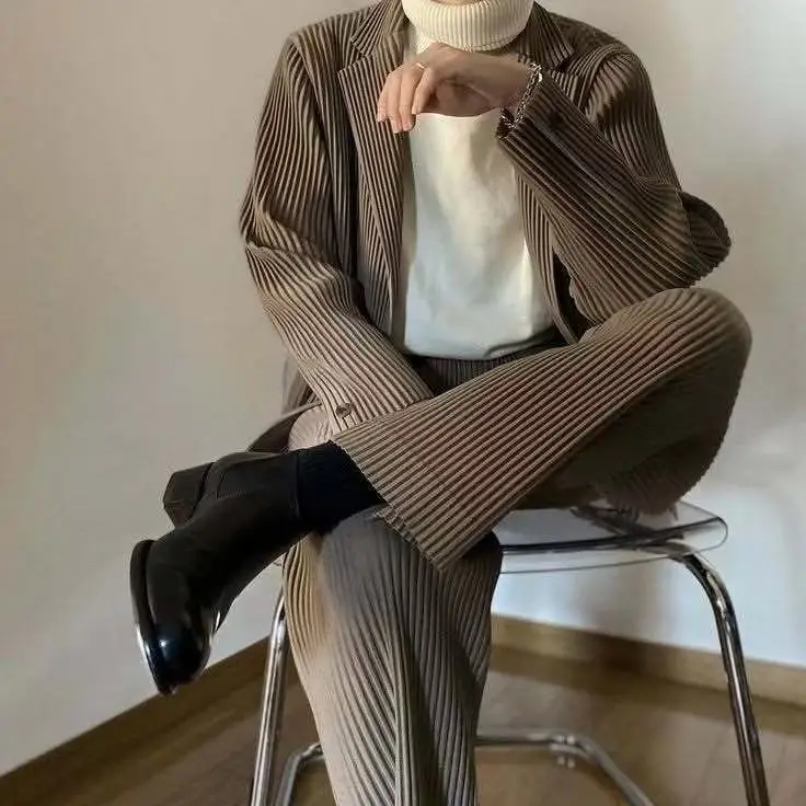 

Miyake New 2025 Spring Summer Men's Loose Pleated Wide Leg Straight Pants Pleated Pants Casual Pleats Fashion Versatile Trousers