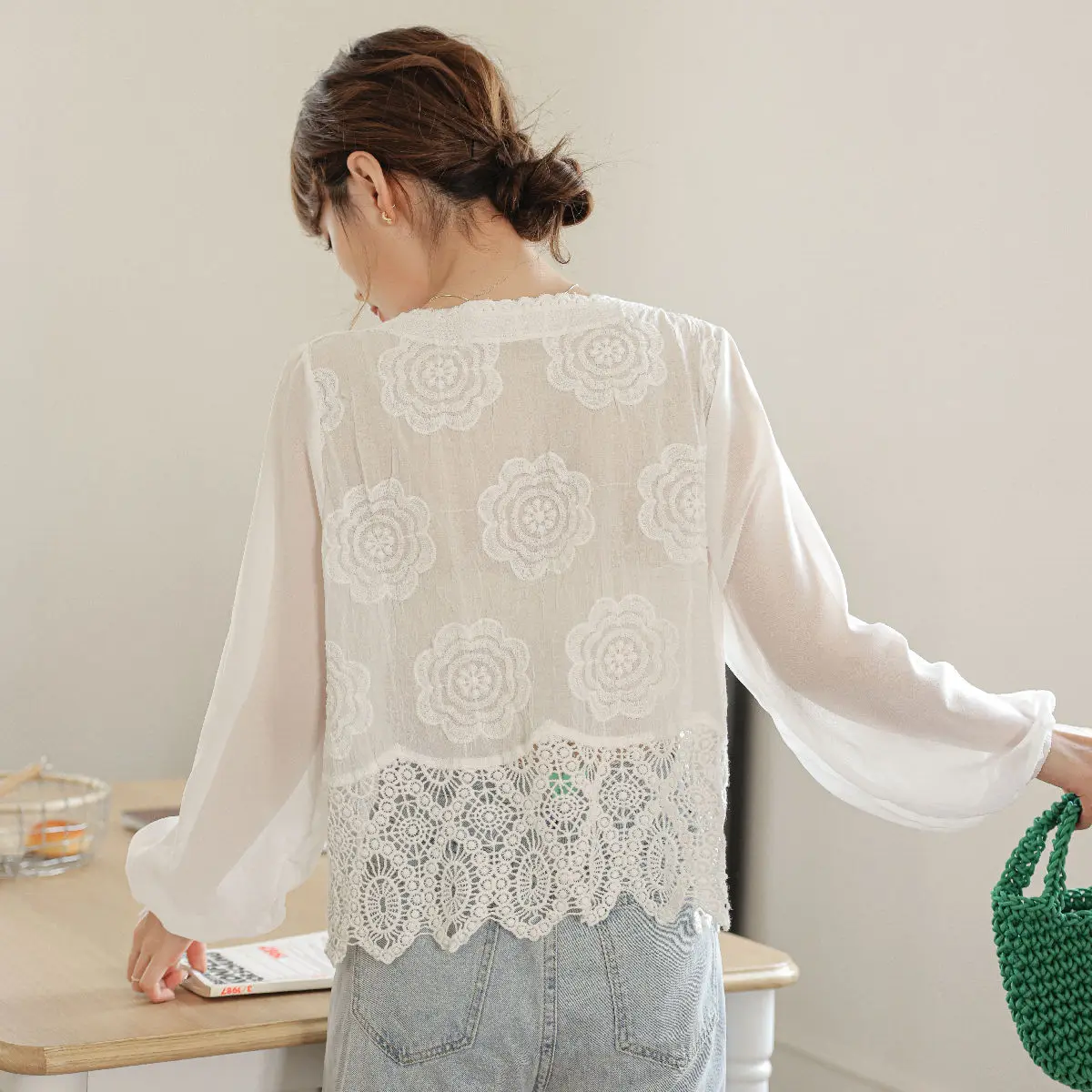 Blouse Women   Fashion  Summer Lace  Bubble  Sleeve  Floral  Embroidery  Casual