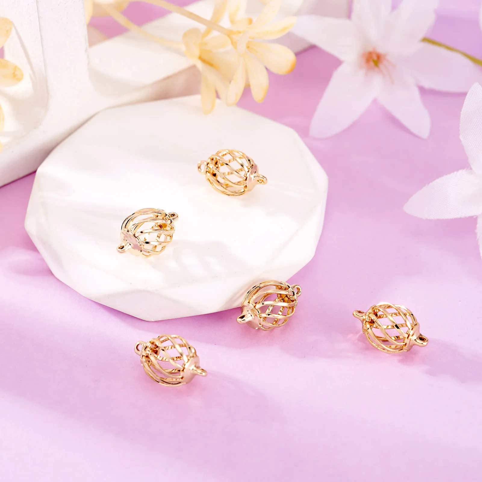 

Pandahall 5pcs Hollow Cage Pendants Charm Brass Link Connector Golden Color for Jewelry Making Diy Bracelet Necklace Earrings