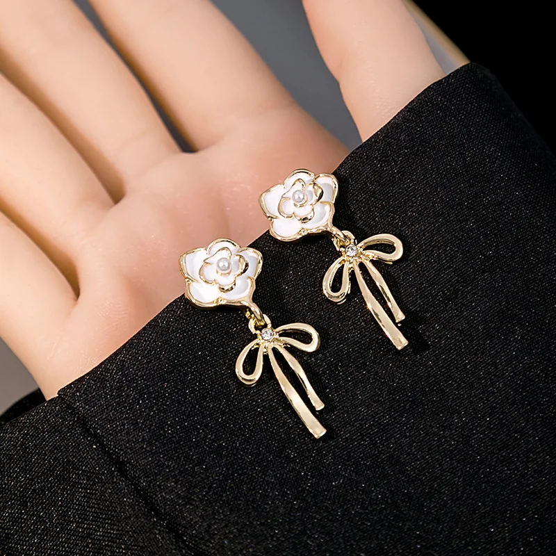 Black White Camellia Bowknot Imitation Pearl Drop Earrings for Women Wedding Jewelry Trend Creative Accessories