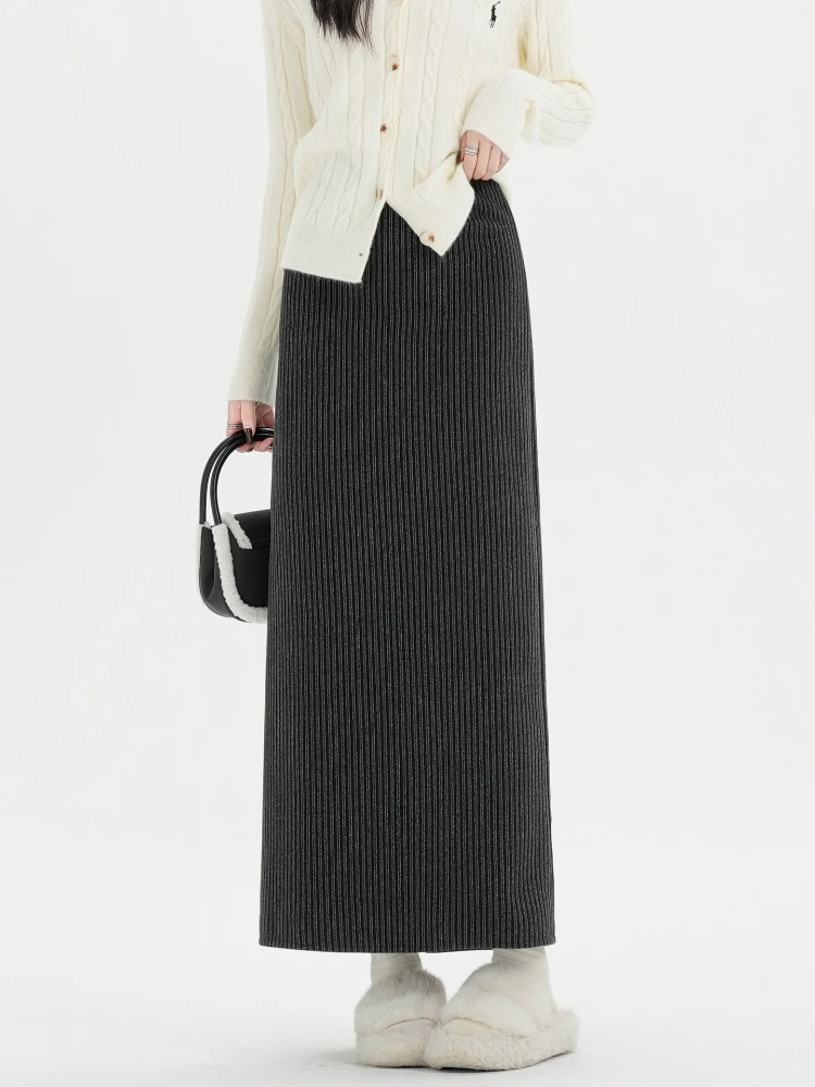 تنورة نسائية محبوكة بنصف تنورة لخريف وشتاء 2025 جديدة عالية الخصر نحيفة غير رسمية ومتعددة الاستخدامات بفتحة خلفية على شكل حرف A تنورة طويلة