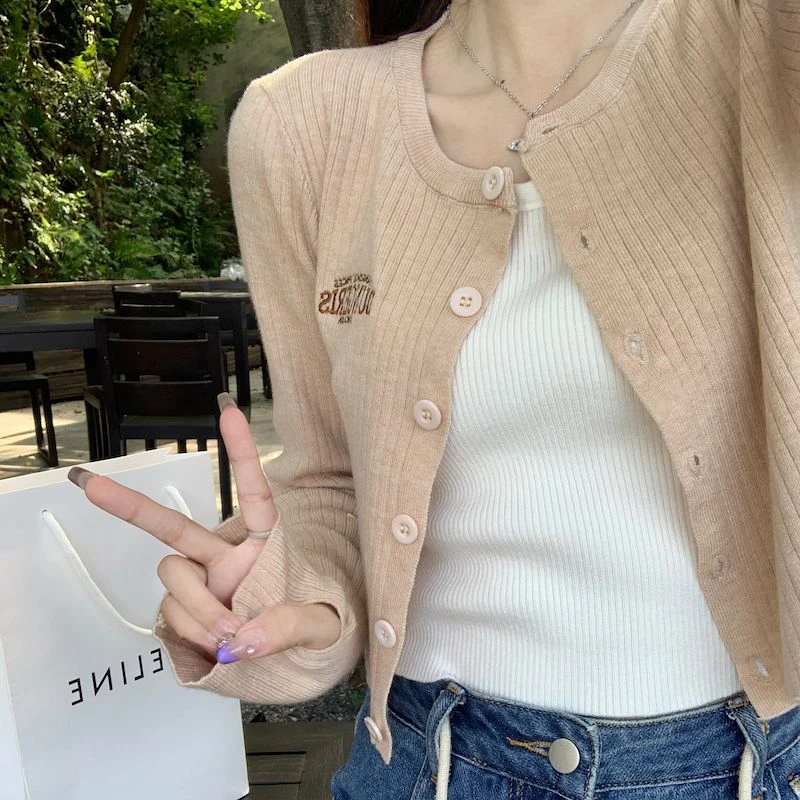 Red monogrammed sweaters, girls' wine, bomber jackets, thin one-breasted cardigans, winter coats, Korean fashion with everything