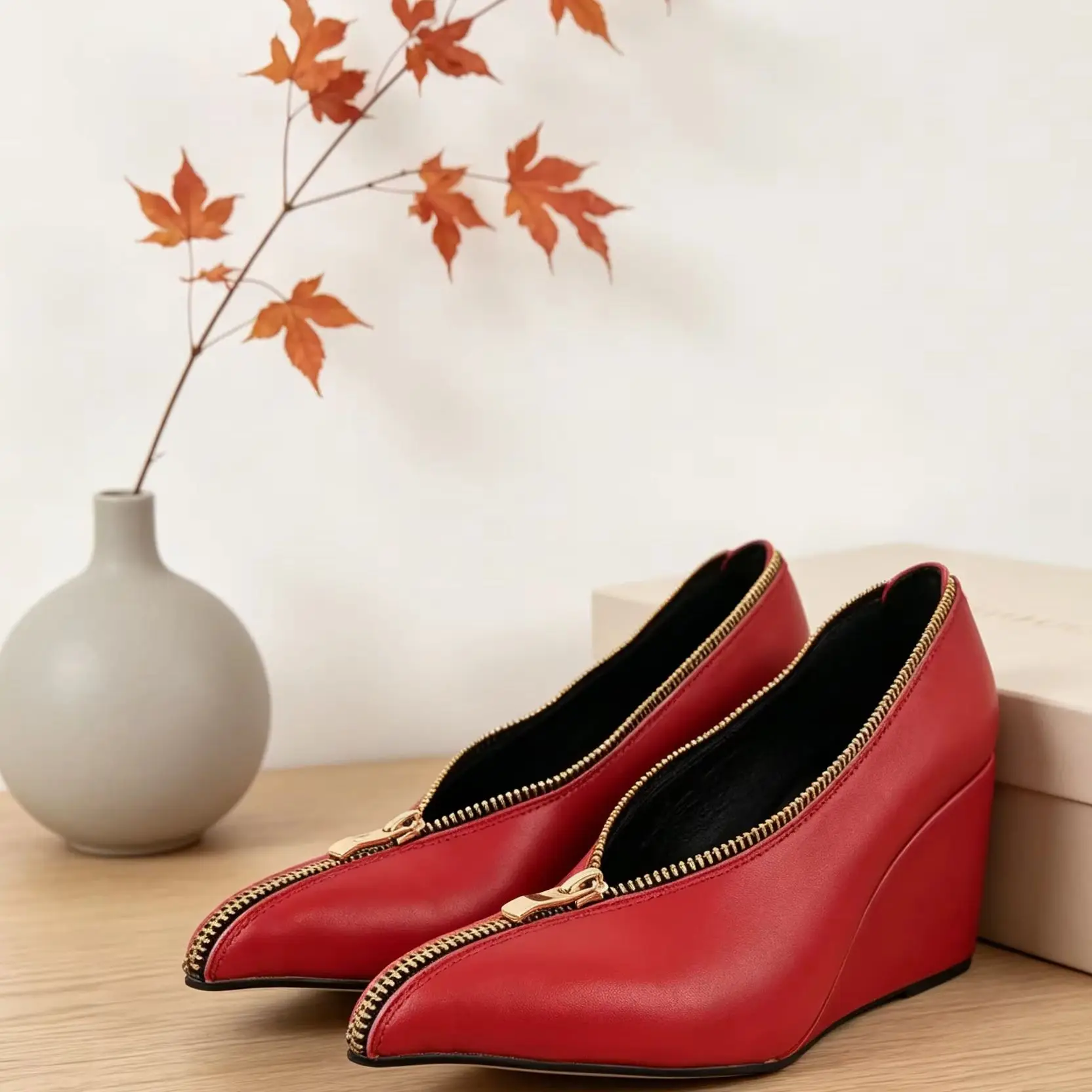 Zapatos de tacón de cuña bajo con cremallera roja y dorada para mujer, elegantes, de punta, de tacón de bloque, talla grande, sexys, para uso diario.