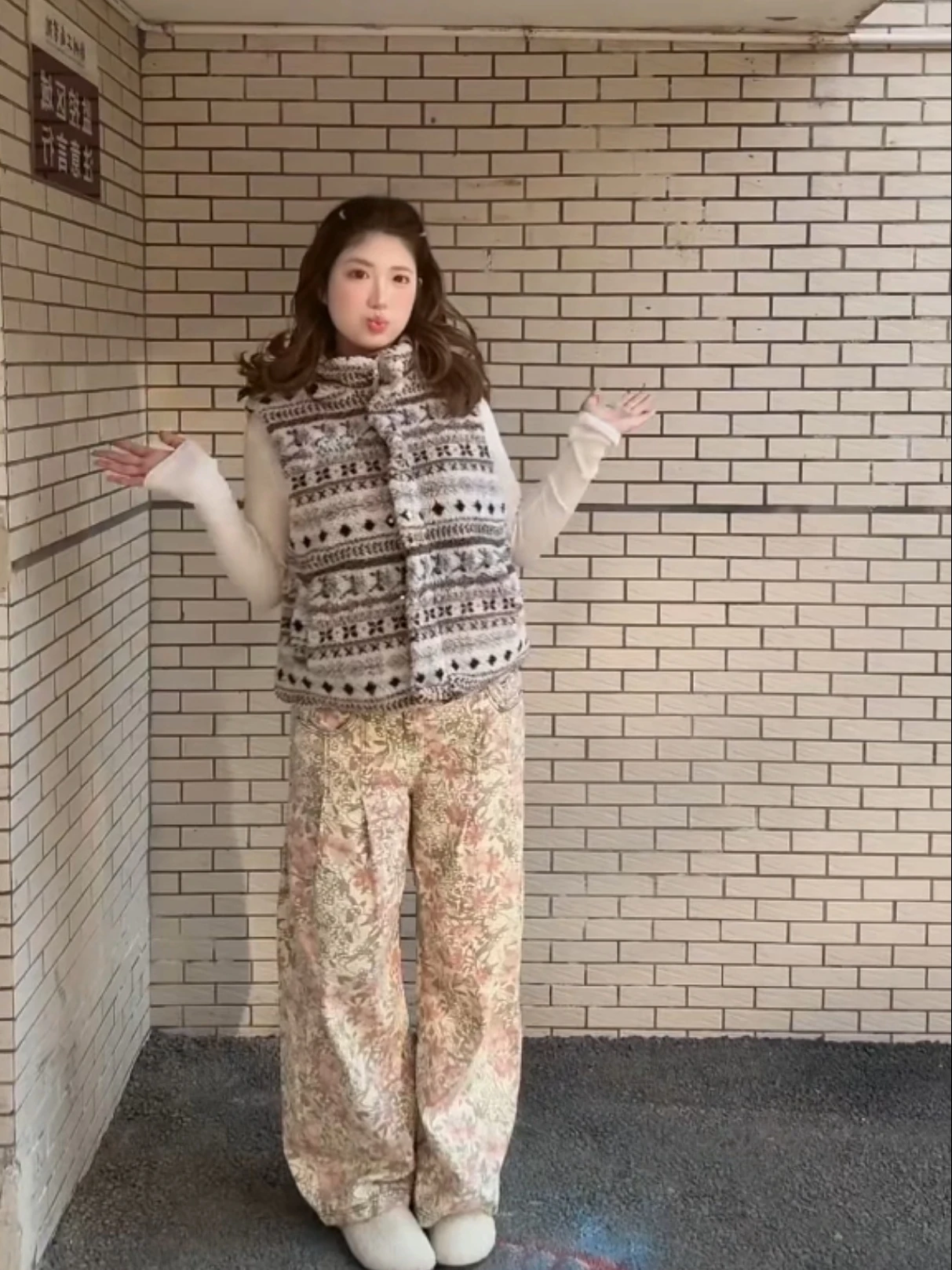 

Женский жилет из овечьей шерсти с вышивкой в стиле Fair Isle, новинка 2026 года, с воротником-стойкой, теплый, с интегрированным плюшевым утеплителем, модный.