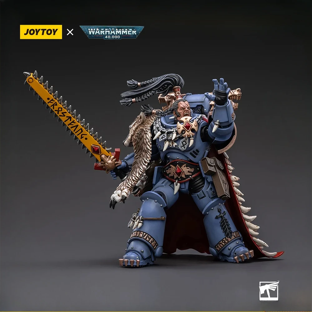 [สต็อก] JOYTOY 1/18 Action Figure Warhammer 40K หมาป่าอวกาศ Ragnar Blackmane คอลเลกชันทหารอะนิเมะรุ่น Gaming ของเล่นของขวัญ