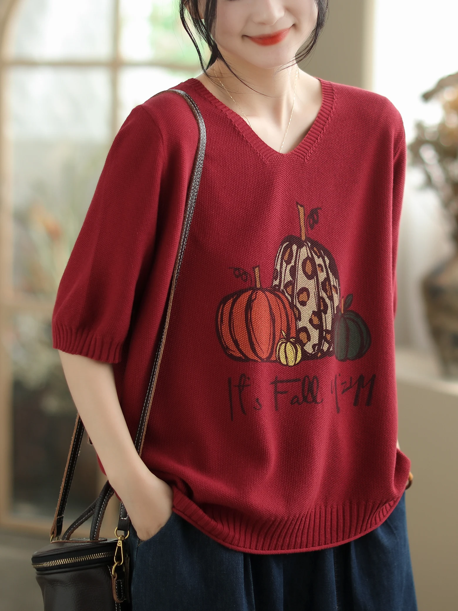 

Женская повседневная трикотажная футболка с V-образным вырезом, свободного кроя, больших размеров, с эффектом похудения, летняя новинка, модный топ